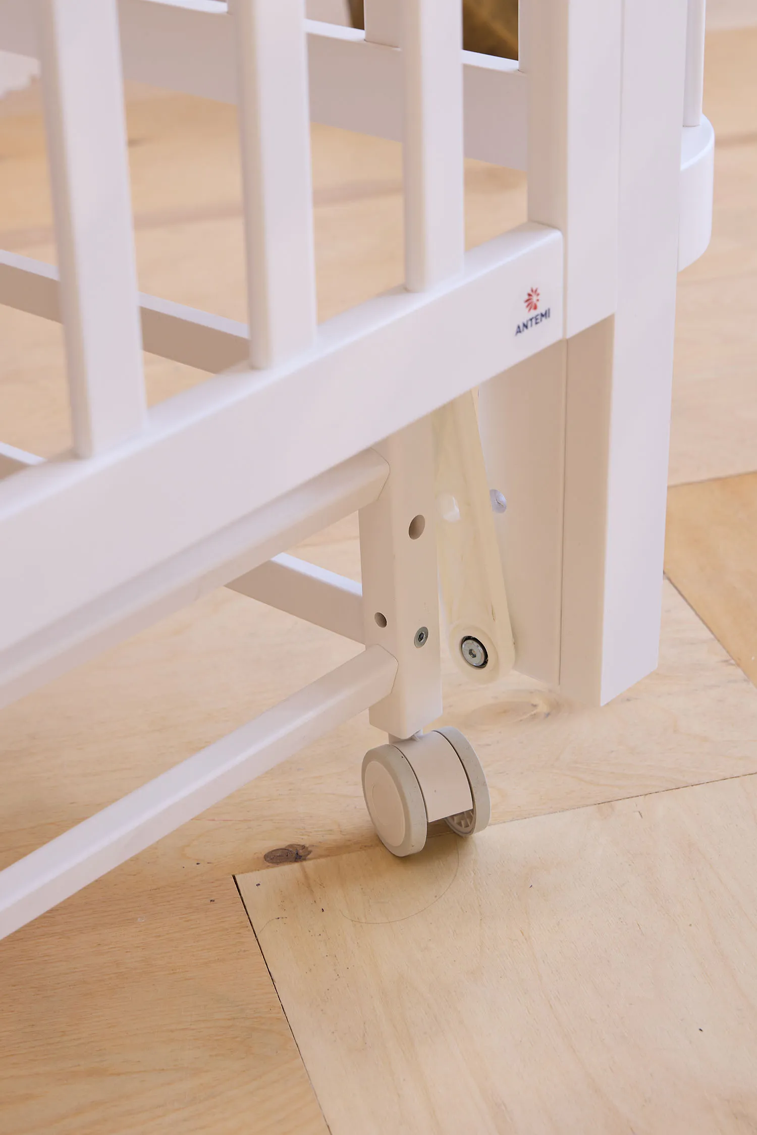 Кроватка детская ANTEMI Terra Light New с маятником 100х70