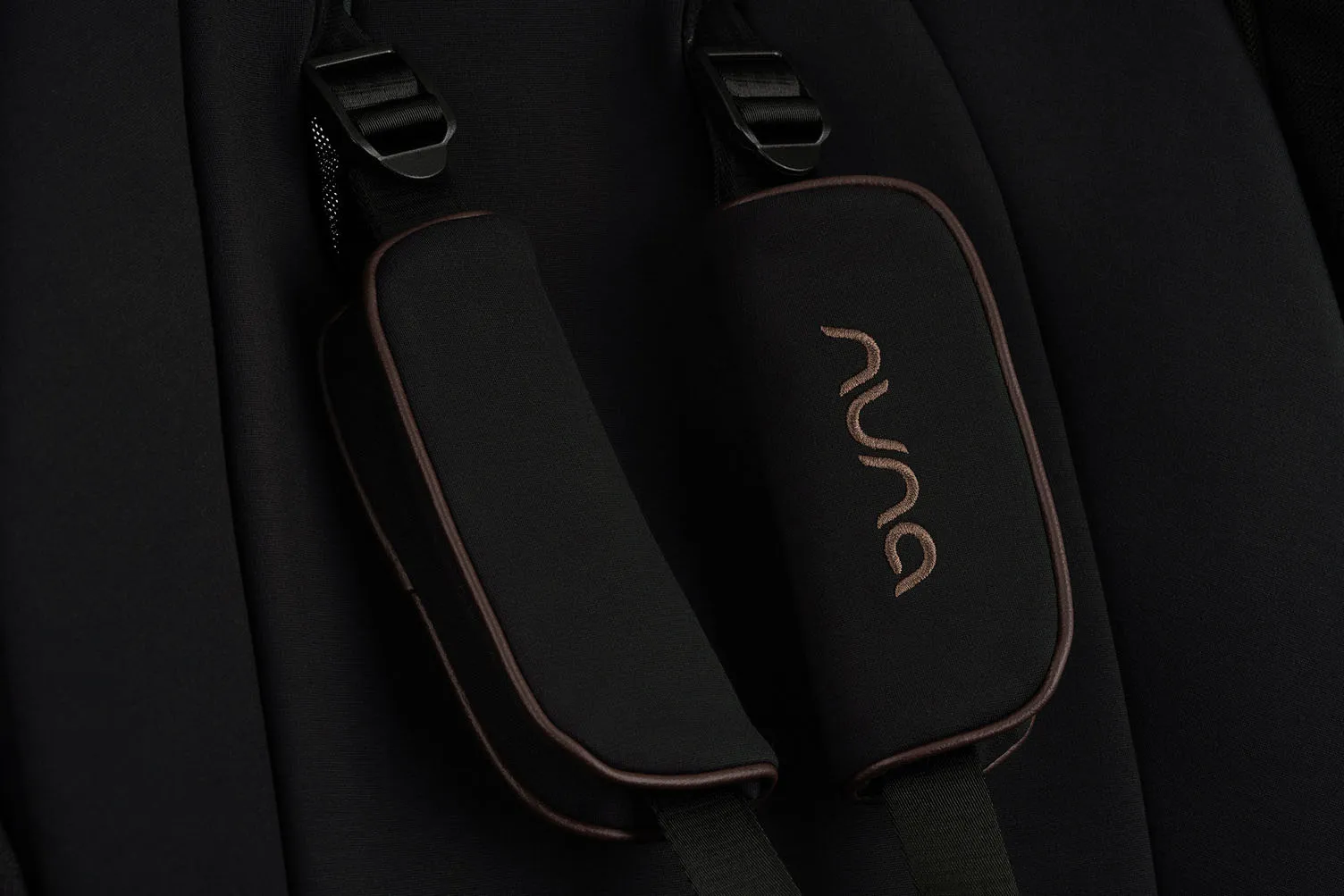 Коляска прогулочная Nuna TRIV NEXT Черная (Riveted)