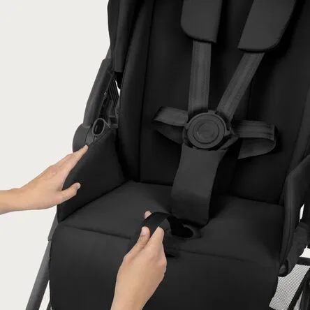Коляска прогулочная Cybex Melio Carbon с дождевиком