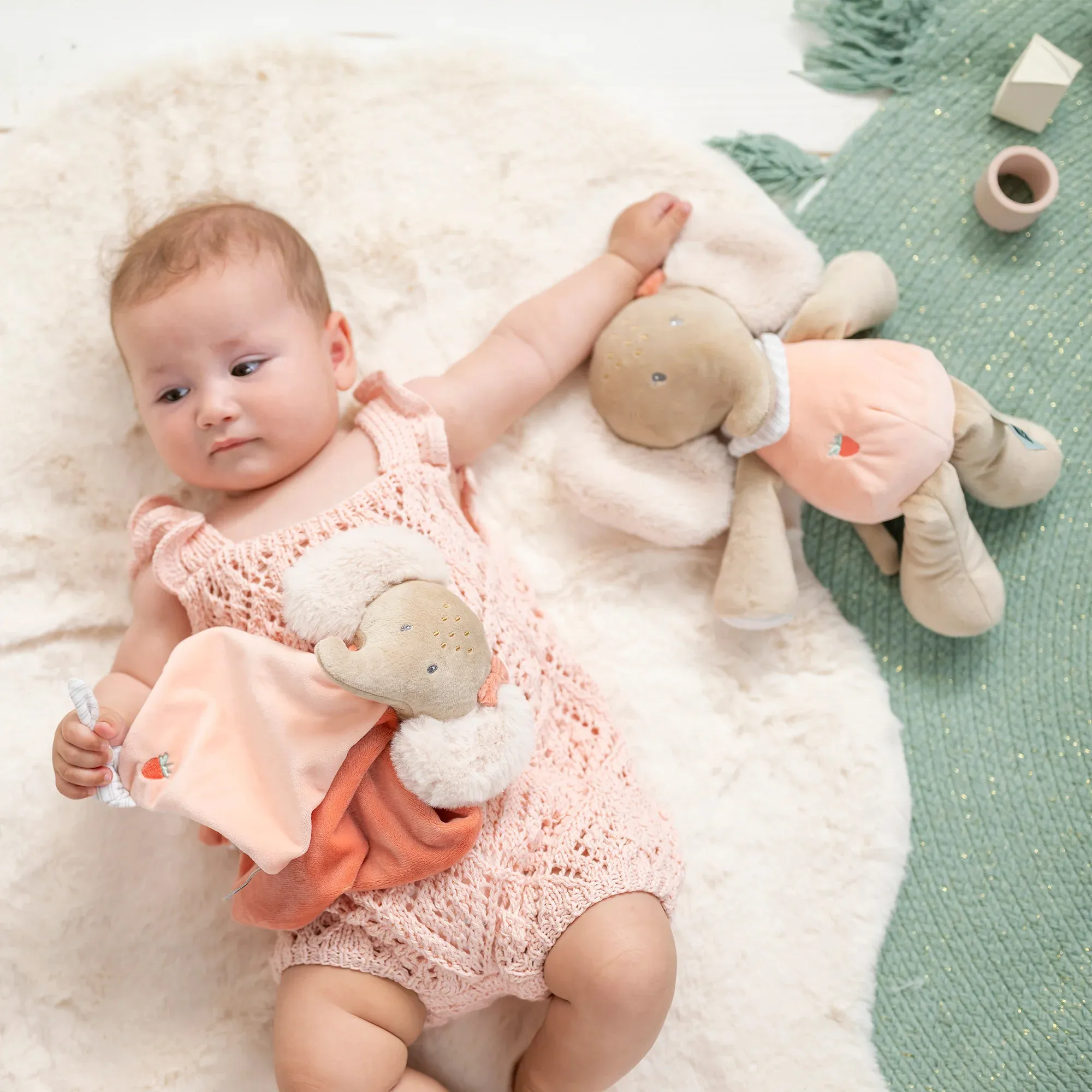 Игрушка мягкая Nattou Soft toy FLO, ERNEST & OLI Слоник 682008