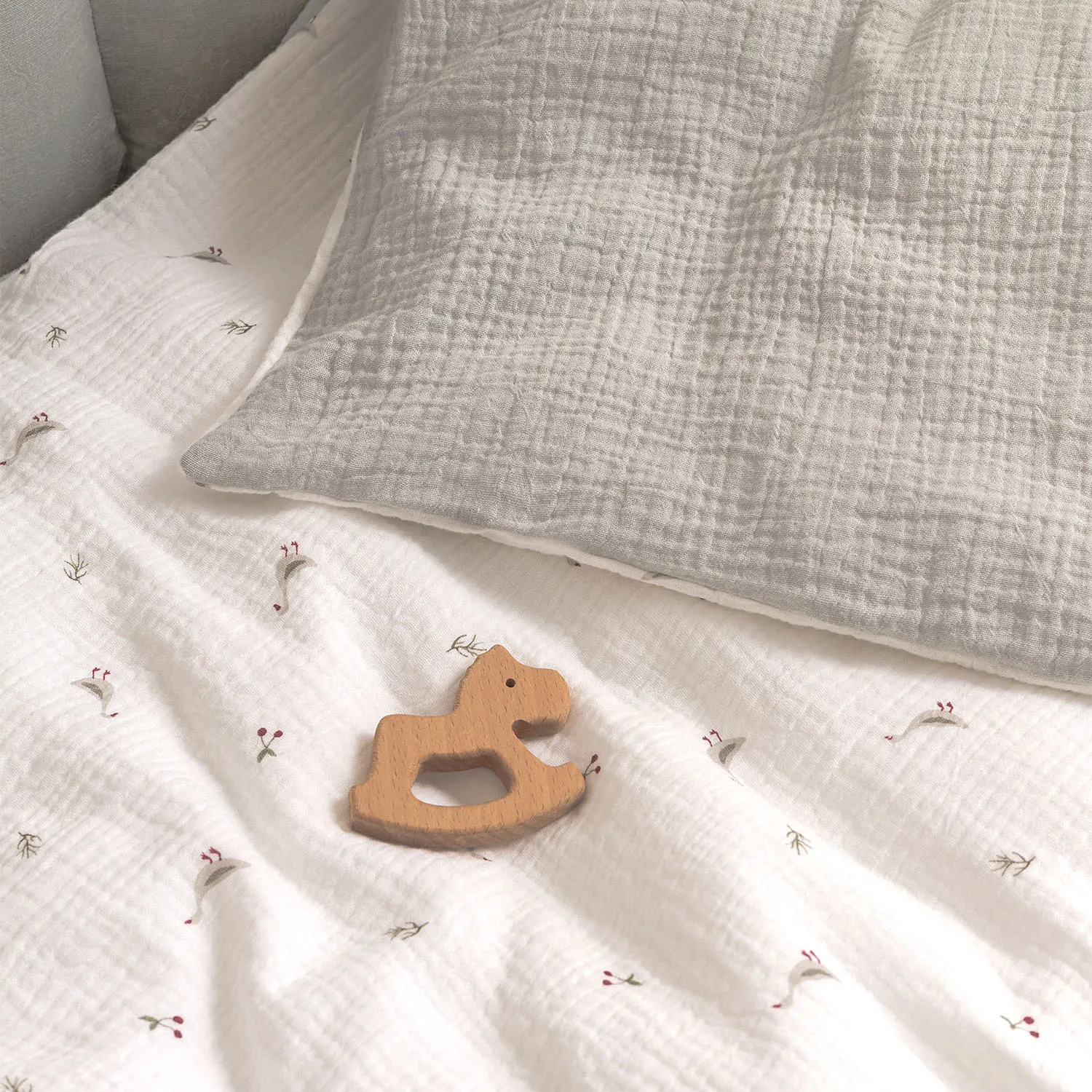 Комплект постельного белья Perina Muslin 3 предмета 120х60 Гуси/шалфей