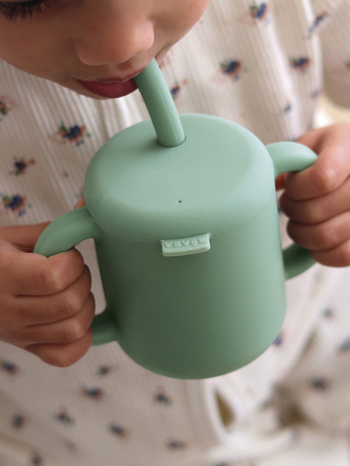 Поильник Beaba 170 мл с крышкой и трубочкой TASSE PAILLE SILICONE